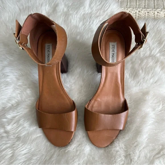 Steve Madden Brown Block Heel Sandals - Picture 4 of 11